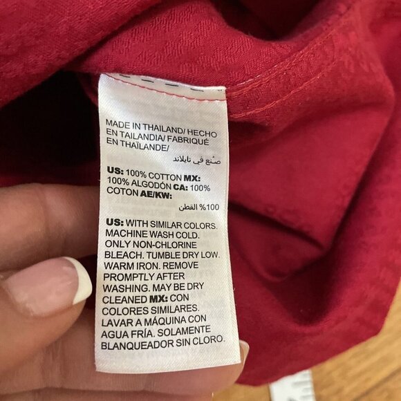 Chicos Size 1 - M 100% Cotton No Iron Button Front Shirt Blouse Red Animal Print - Picture 9 of 11